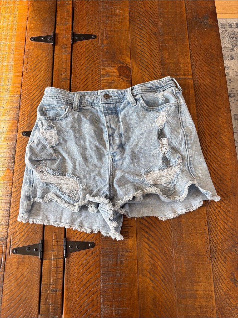 Hollister Curvy Ultra High-Rise Mom Shorts Light Wash Distressed Size 9